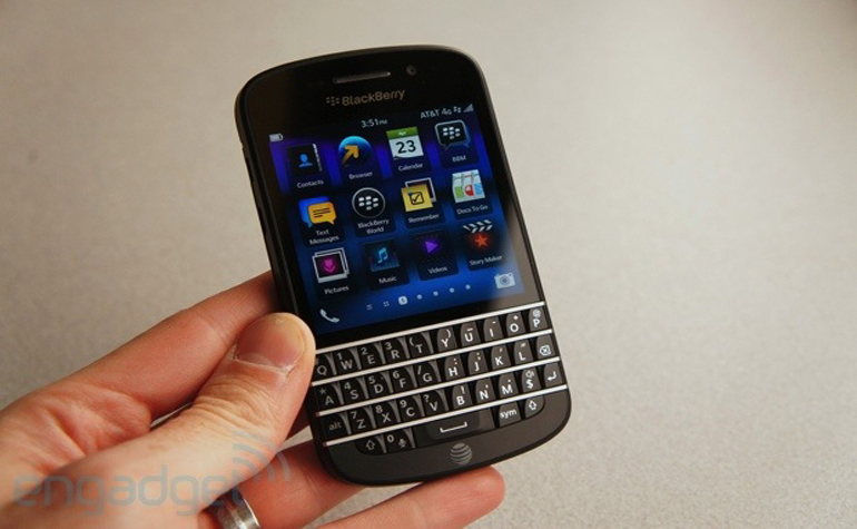 BlackBerry запускает продажи нового флагмана Q10