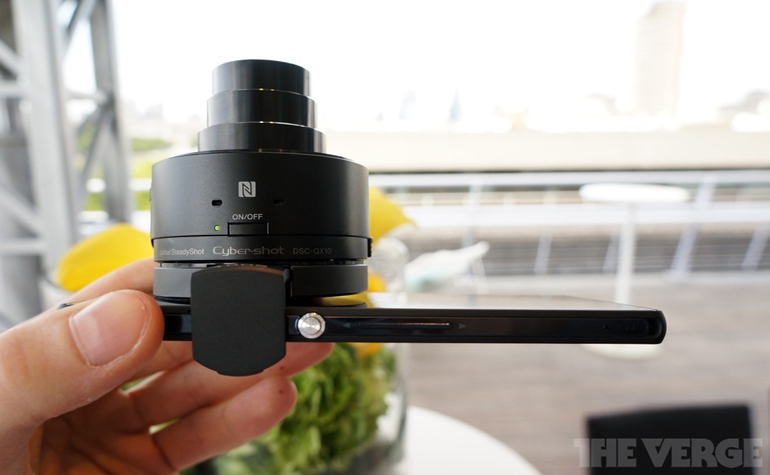 «Умная линза» QX от Sony превращает смартфон в профессиональную фотокамеру