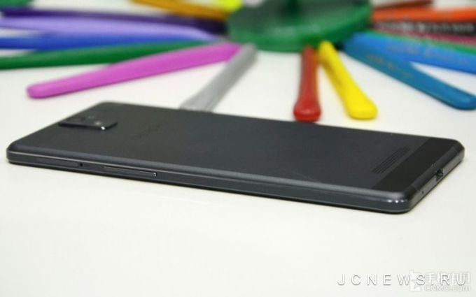 Oppo представила условно 4G-смартфон Oppo R3
