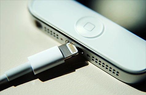 Новый кабель Lightning и наушники от Apple