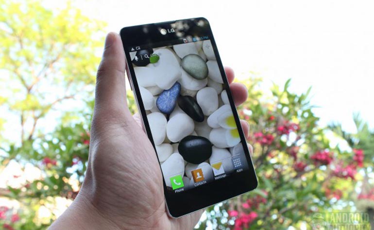 Фотографии неанонсированного смартфона LG G2 и некоторые подробности