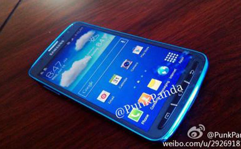 Фотографии Samsung Galaxy S4 Active в цветовом варианте Blue Artic/Black
