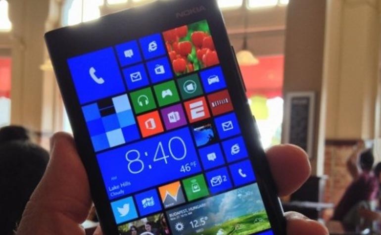 Nokia Lumia 825 с большим экраном