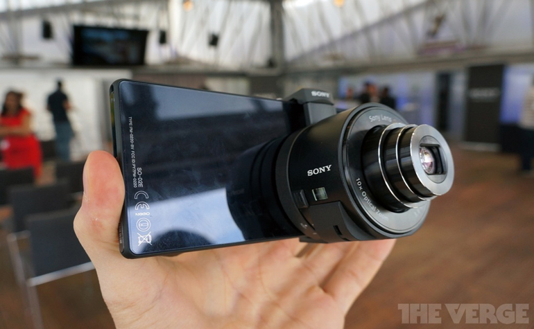 «Умная линза» QX от Sony превращает смартфон в профессиональную фотокамеру
