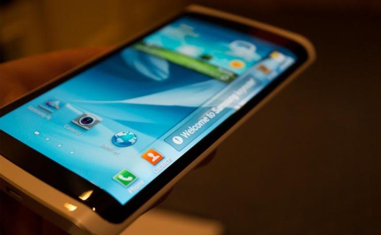 Смартфон с изогнутым экраном от Samsung