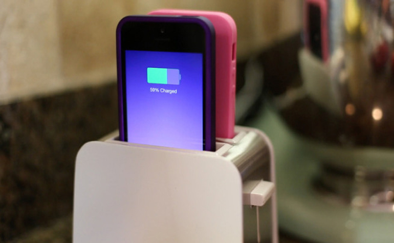 Foaster – зарядка-тостер для iPhone