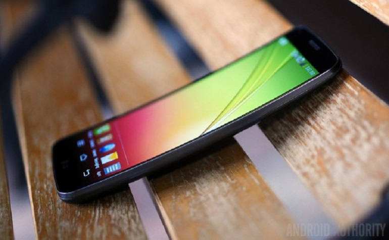 LG G Flex обновится до Android 4.4 KitKat и 4К видео