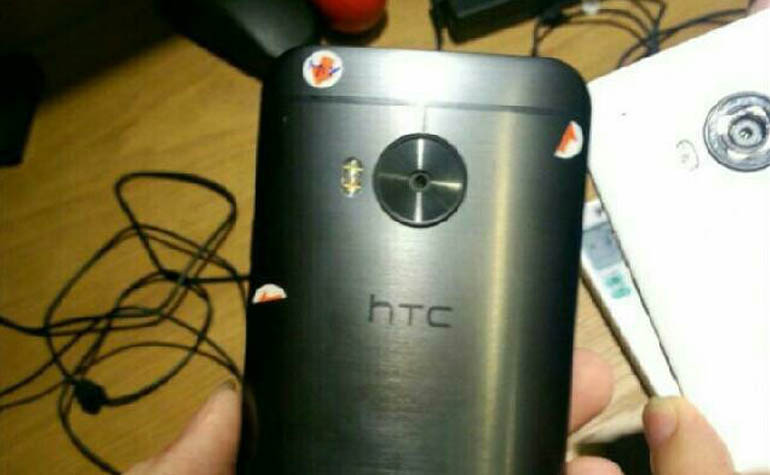 Неанонсированный фаблет от HTC – первые неофициальные фотографии