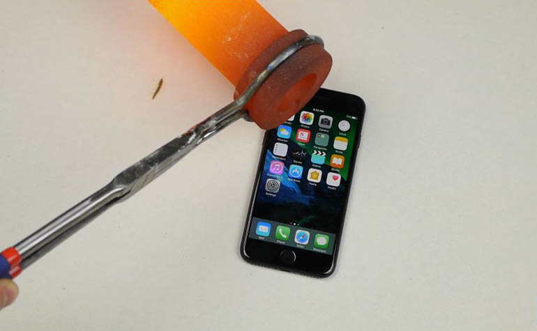 iPhone 7 получил позолоту от TechRax